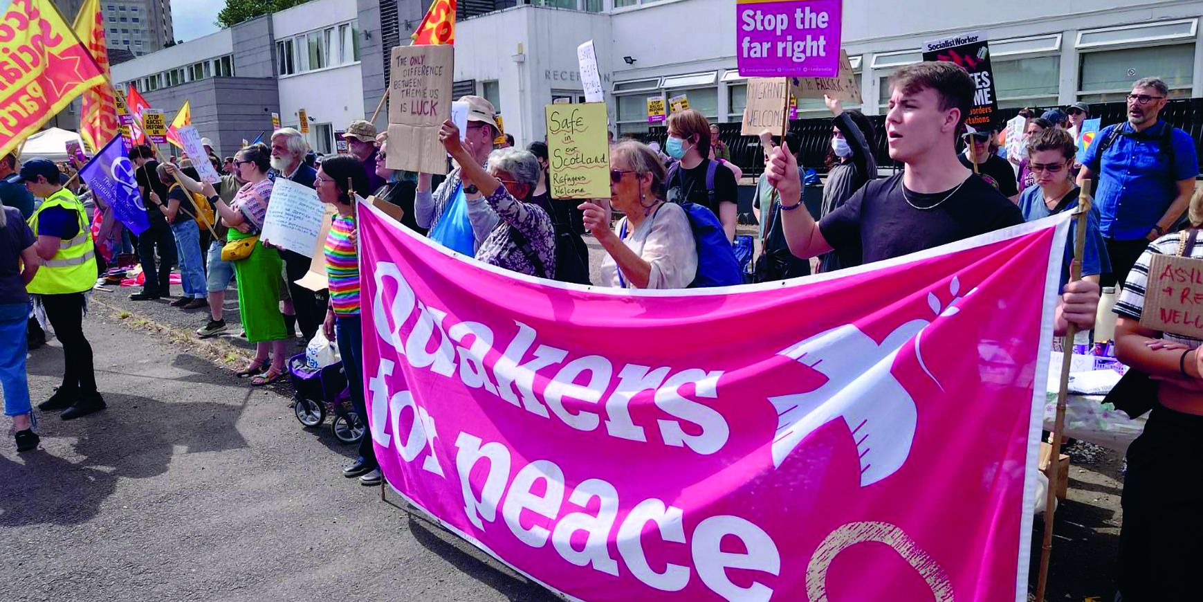 Scottish Friends witness against anti-migrant crowd 