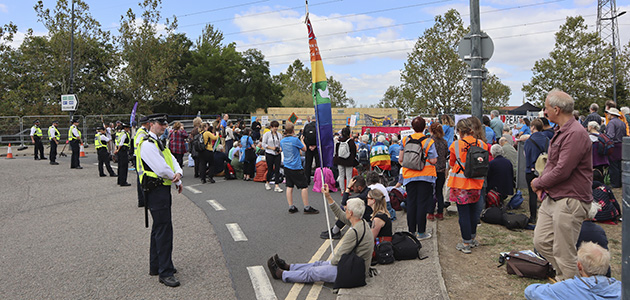 Police interrupt ‘Stop DSEI’ Worship