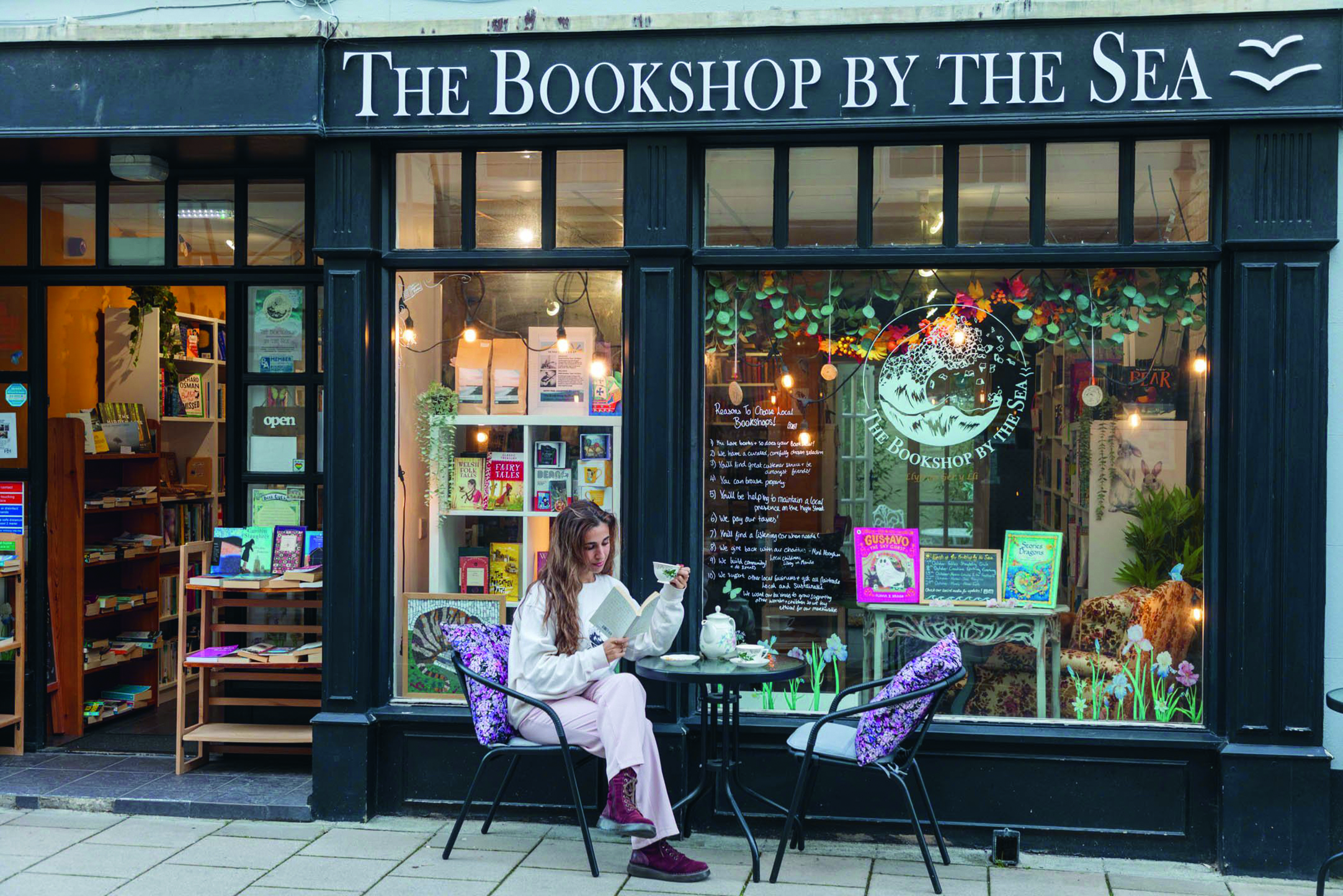 Quaker-run store wins ‘Bookshop of the Year’